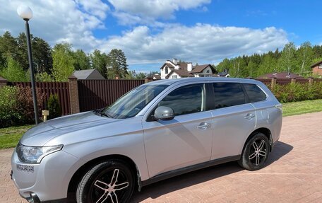 Mitsubishi Outlander III рестайлинг 3, 2012 год, 1 720 000 рублей, 6 фотография