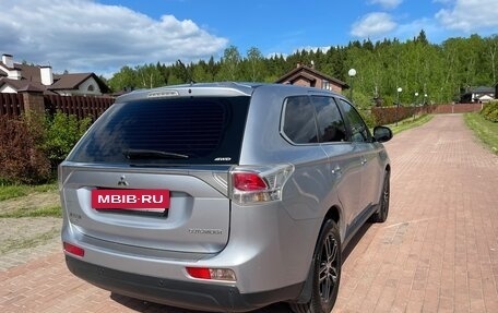 Mitsubishi Outlander III рестайлинг 3, 2012 год, 1 720 000 рублей, 3 фотография