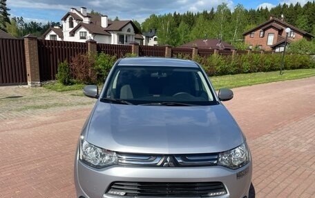 Mitsubishi Outlander III рестайлинг 3, 2012 год, 1 720 000 рублей, 7 фотография