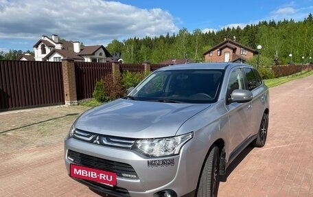 Mitsubishi Outlander III рестайлинг 3, 2012 год, 1 720 000 рублей, 11 фотография