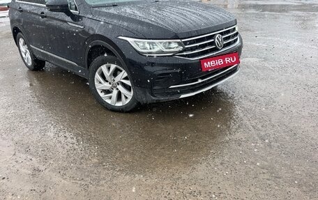 Volkswagen Tiguan II, 2020 год, 3 690 000 рублей, 2 фотография