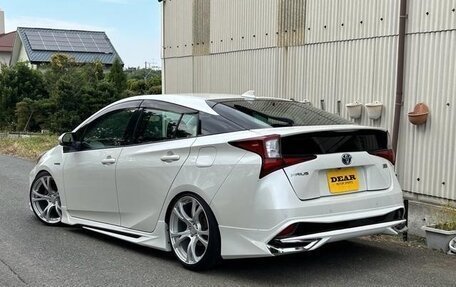 Toyota Prius IV XW50, 2021 год, 1 435 001 рублей, 5 фотография