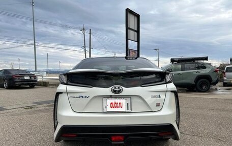 Toyota Prius IV XW50, 2022 год, 1 800 001 рублей, 8 фотография