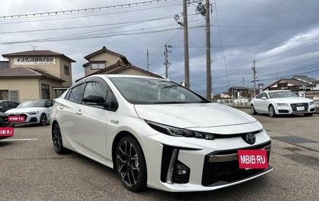 Toyota Prius IV XW50, 2022 год, 1 800 001 рублей, 5 фотография
