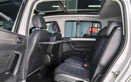 Volkswagen Touran III, 2022 год, 1 744 757 рублей, 10 фотография