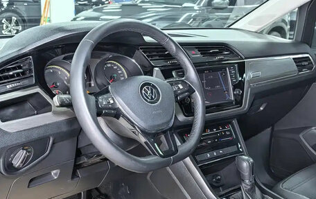 Volkswagen Touran III, 2022 год, 1 744 757 рублей, 7 фотография