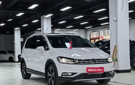 Volkswagen Touran III, 2022 год, 1 744 757 рублей, 3 фотография