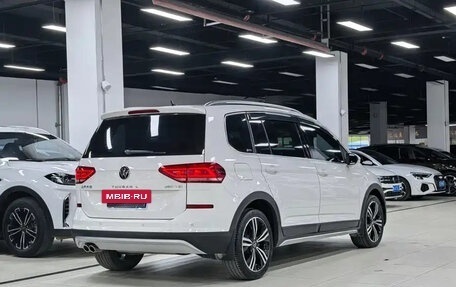 Volkswagen Touran III, 2022 год, 1 744 757 рублей, 4 фотография