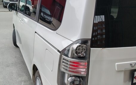 Toyota Voxy II, 2007 год, 888 000 рублей, 4 фотография