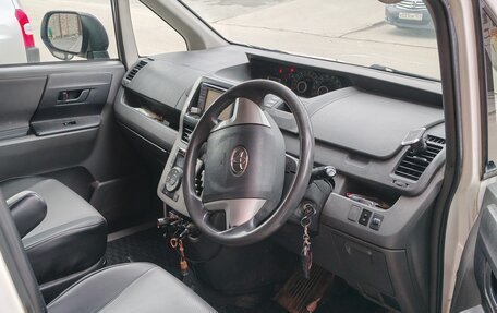 Toyota Voxy II, 2007 год, 888 000 рублей, 9 фотография