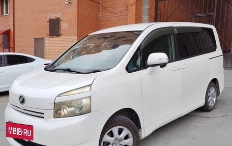 Toyota Voxy II, 2007 год, 888 000 рублей, 2 фотография