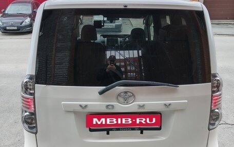 Toyota Voxy II, 2007 год, 888 000 рублей, 5 фотография