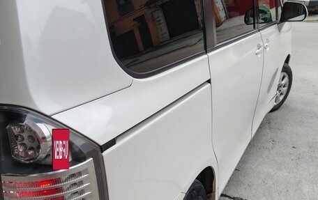Toyota Voxy II, 2007 год, 888 000 рублей, 6 фотография