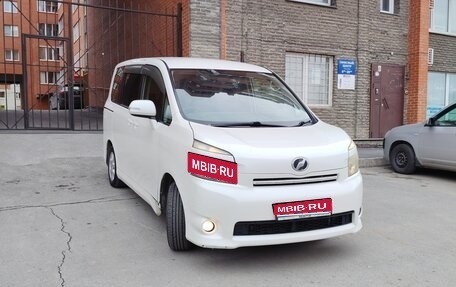 Toyota Voxy II, 2007 год, 888 000 рублей, 1 фотография