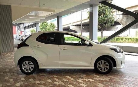 Toyota Yaris, 2021 год, 820 000 рублей, 2 фотография