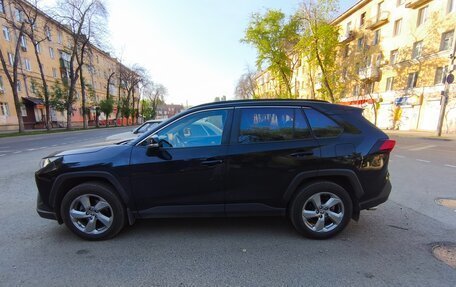 Toyota RAV4, 2021 год, 3 050 000 рублей, 2 фотография