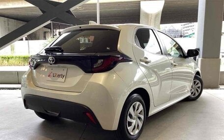 Toyota Yaris, 2021 год, 820 000 рублей, 3 фотография