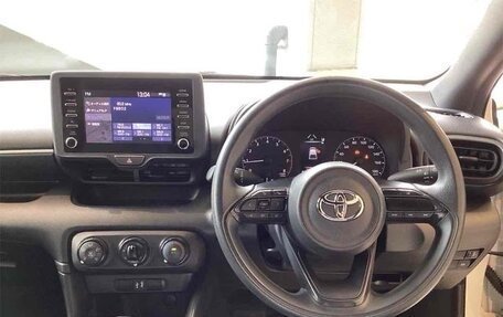 Toyota Yaris, 2021 год, 820 000 рублей, 7 фотография