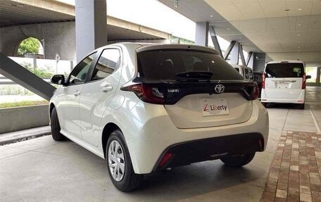 Toyota Yaris, 2021 год, 820 000 рублей, 5 фотография