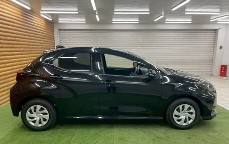 Toyota Yaris, 2021 год, 835 000 рублей, 4 фотография