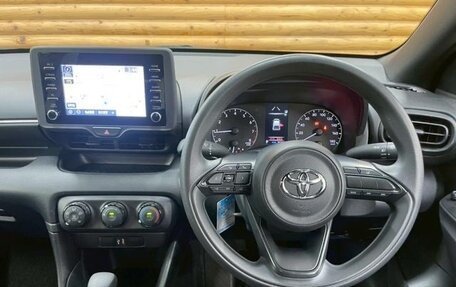 Toyota Yaris, 2021 год, 835 000 рублей, 9 фотография