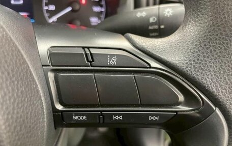 Toyota Yaris, 2021 год, 835 000 рублей, 16 фотография