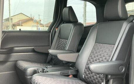 Toyota Voxy, 2023 год, 2 590 002 рублей, 14 фотография