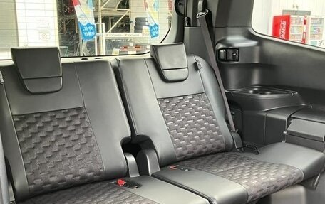 Toyota Voxy, 2023 год, 2 590 002 рублей, 16 фотография