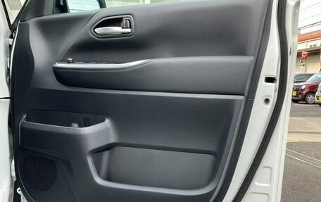 Toyota Voxy, 2023 год, 2 590 002 рублей, 19 фотография