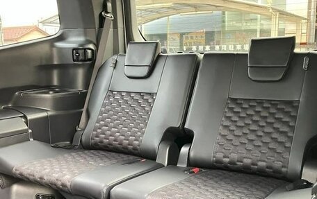 Toyota Voxy, 2023 год, 2 590 002 рублей, 17 фотография