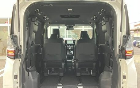 Toyota Voxy, 2023 год, 2 590 002 рублей, 18 фотография