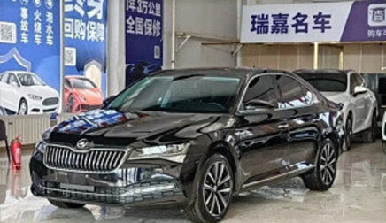 Skoda Superb III рестайлинг, 2023 год, 1 950 000 рублей, 1 фотография