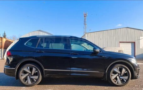 Volkswagen Tiguan II, 2023 год, 3 980 000 рублей, 4 фотография