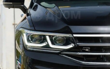 Volkswagen Tiguan II, 2023 год, 3 980 000 рублей, 8 фотография