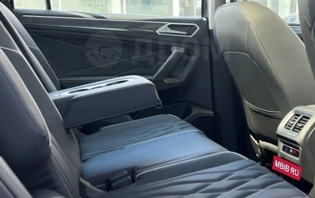 Volkswagen Tiguan II, 2023 год, 3 980 000 рублей, 7 фотография
