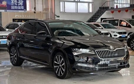 Skoda Superb III рестайлинг, 2023 год, 1 950 000 рублей, 3 фотография