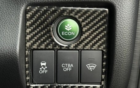 Honda Vezel, 2015 год, 1 680 000 рублей, 16 фотография