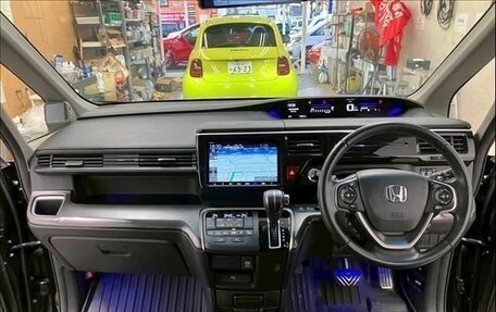 Honda Stepwgn IV, 2021 год, 1 890 000 рублей, 8 фотография