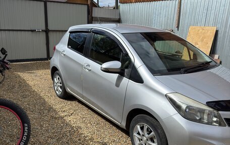 Toyota Vitz, 2012 год, 750 000 рублей, 3 фотография