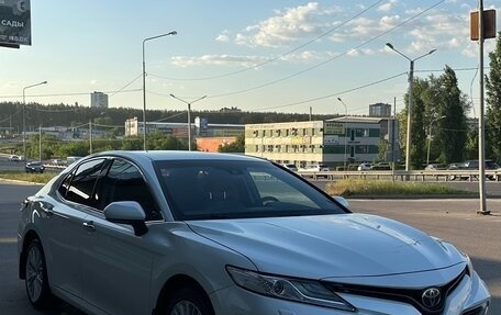Toyota Camry, 2021 год, 2 990 000 рублей, 2 фотография