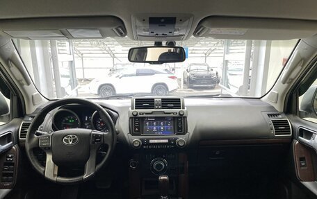 Toyota Land Cruiser Prado 150 рестайлинг 2, 2015 год, 3 850 000 рублей, 10 фотография
