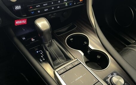 Lexus RX IV рестайлинг, 2019 год, 4 800 000 рублей, 13 фотография