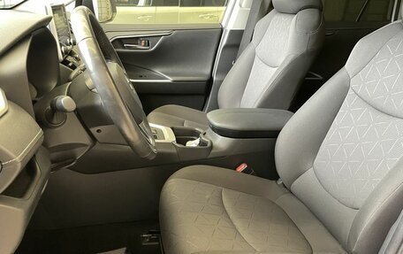 Toyota RAV4, 2020 год, 3 550 000 рублей, 7 фотография