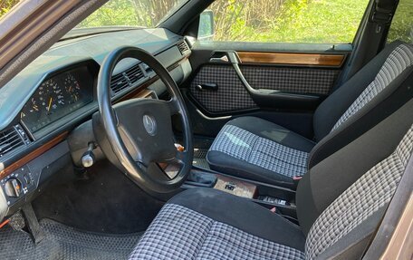 Mercedes-Benz W124, 1993 год, 240 000 рублей, 6 фотография