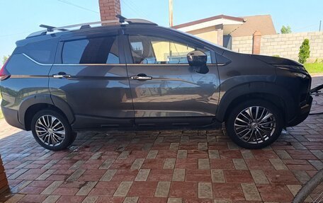 Mitsubishi Xpander, 2022 год, 2 350 000 рублей, 4 фотография