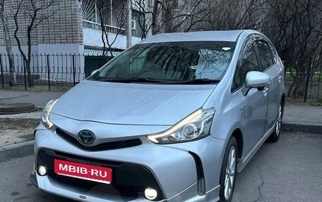 Toyota Prius Alpha I (ZVW40/41), 2015 год, 1 800 000 рублей, 1 фотография