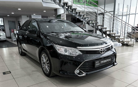 Toyota Camry, 2017 год, 2 300 000 рублей, 3 фотография
