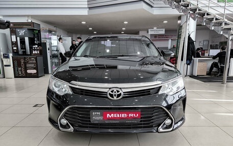 Toyota Camry, 2017 год, 2 300 000 рублей, 2 фотография