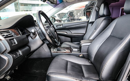 Toyota Camry, 2017 год, 2 300 000 рублей, 16 фотография