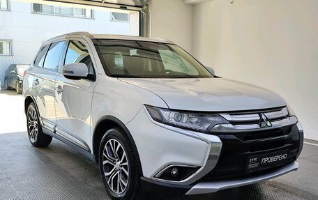 Mitsubishi Outlander III рестайлинг 3, 2017 год, 2 159 000 рублей, 3 фотография